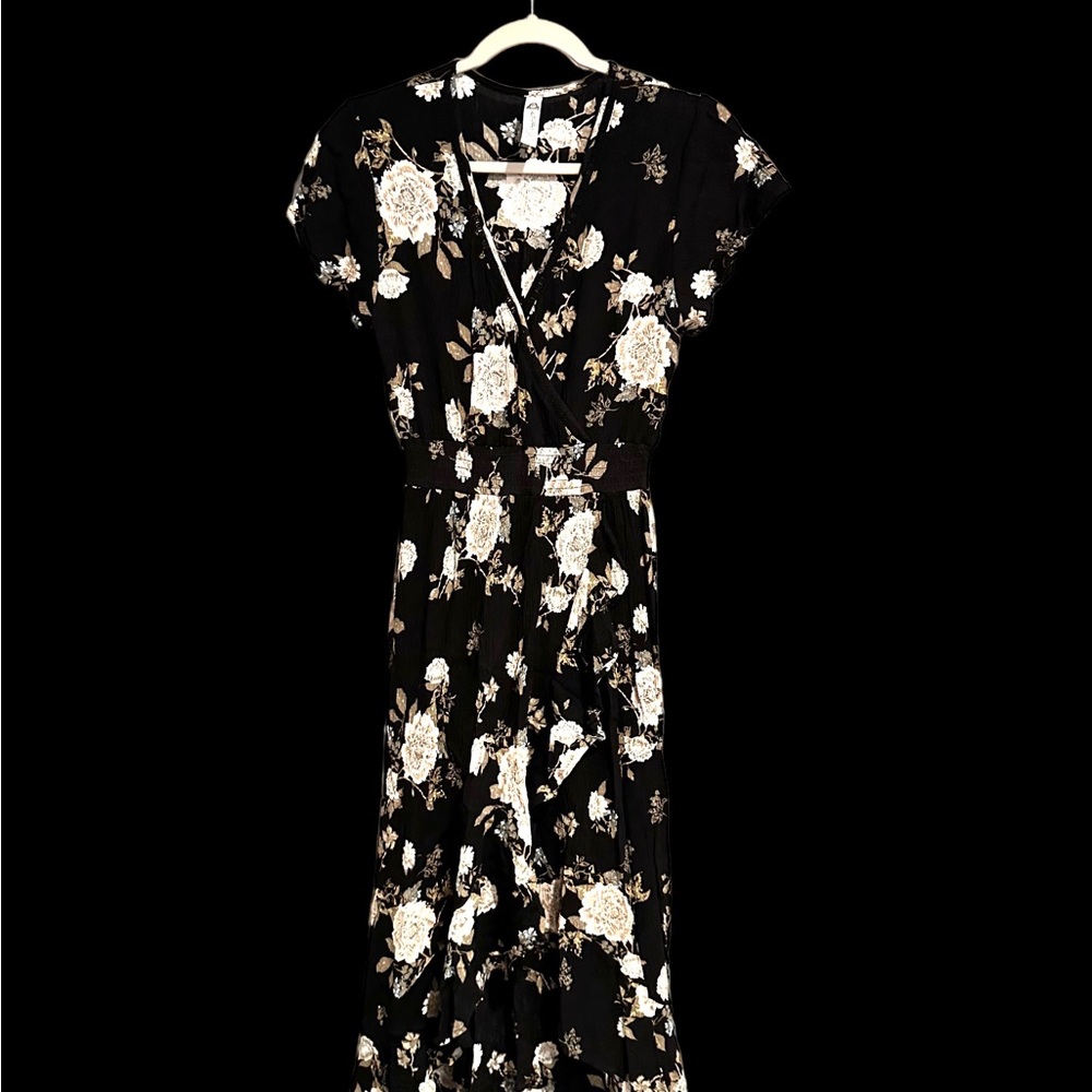 American Rag Black and white floral V-neck long dress with short sleeves